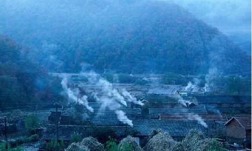 用炊烟袅袅依山傍水造句四年级_用炊烟袅袅,依山傍水写一段话